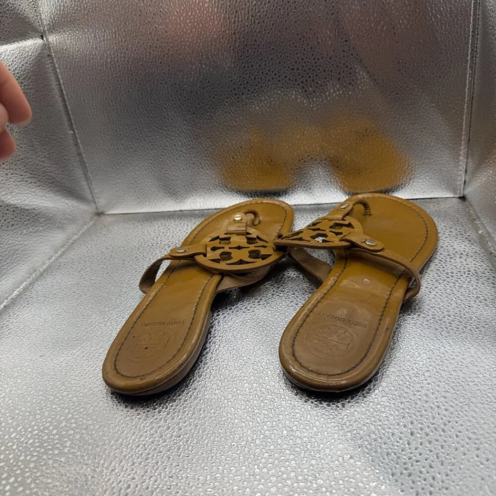 Size 9M Tory Burch Miller‎ Tan Womens Patent Leather Thong Flip Flops Sandal